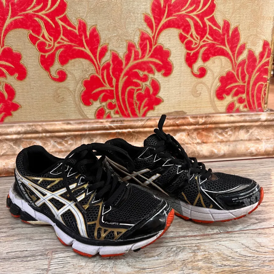 کفش اسپورت آسیکس