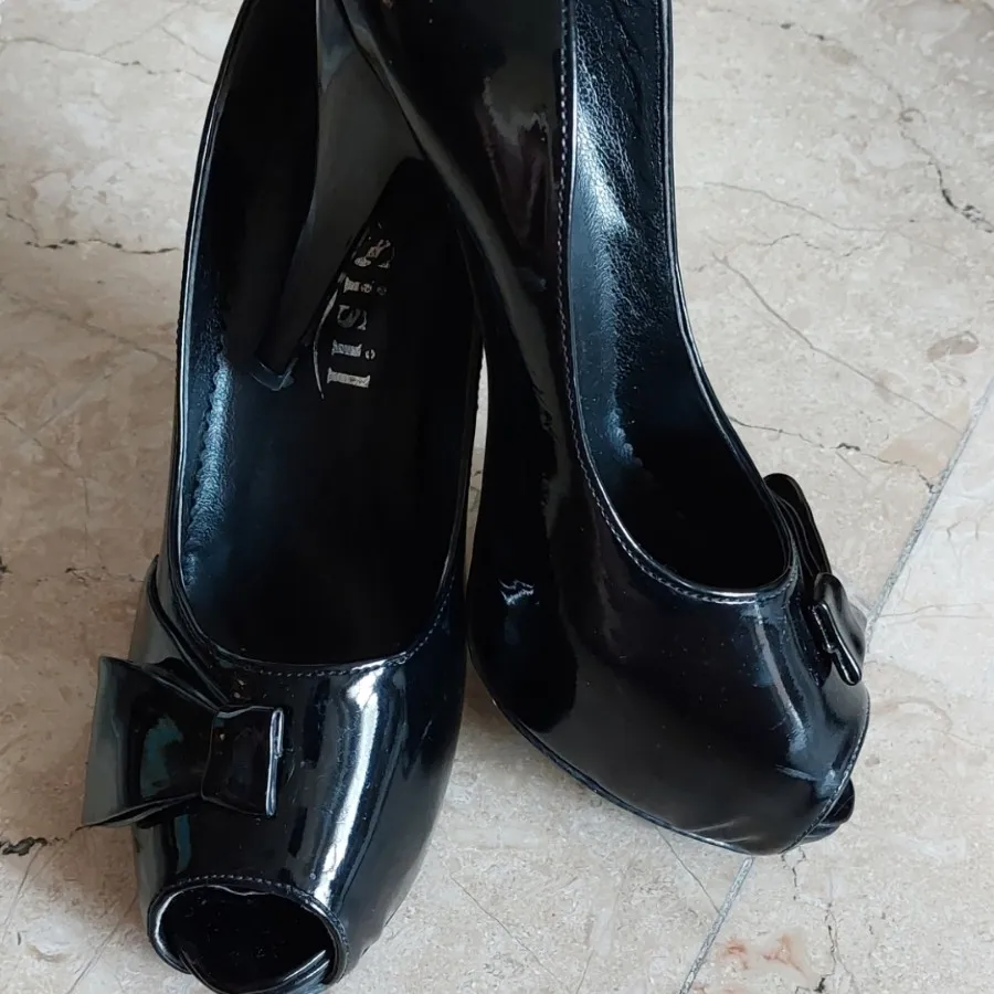 کفش مشکی پاشنه دار