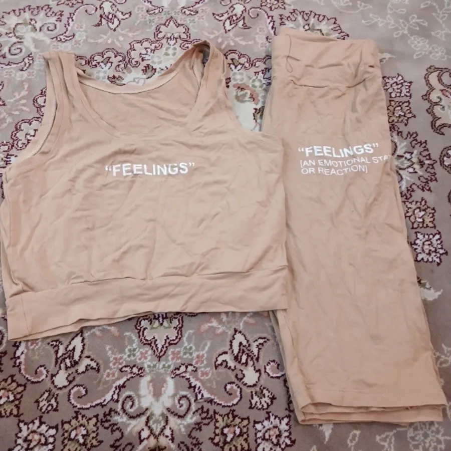 نیم تنه و شلوارک