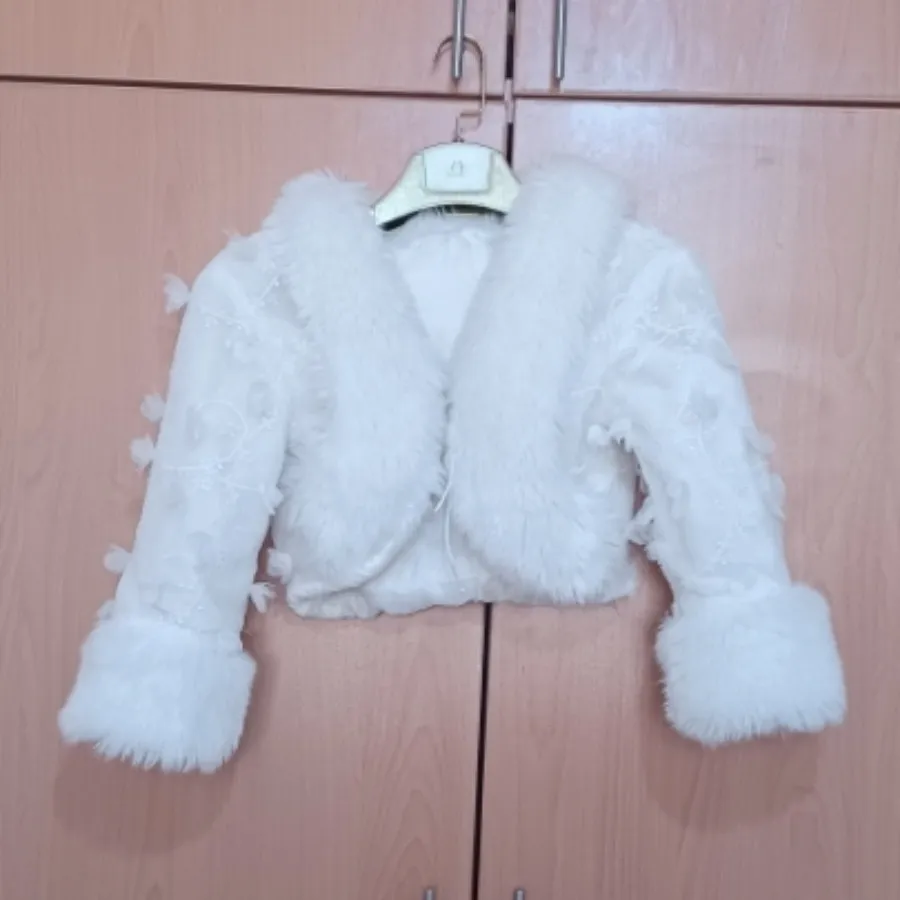 کت داخل خز گرم عروس