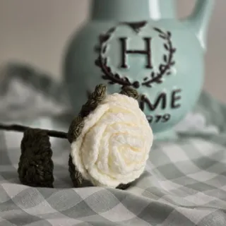 گل رز سفید بافتنی شاخه ای