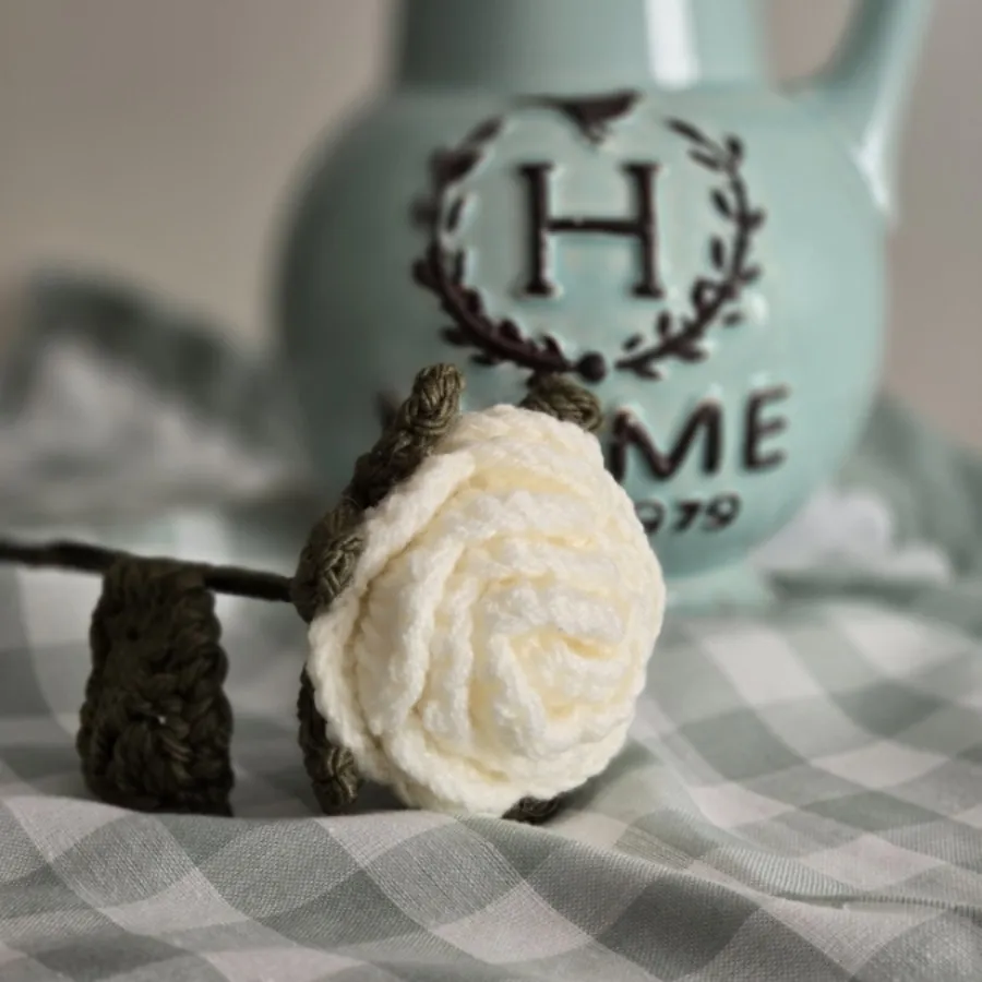 گل رز سفید بافتنی شاخه ای