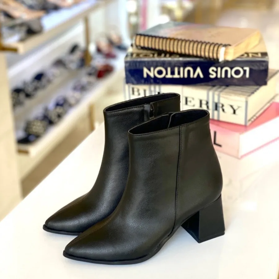 نیم بوت چرم مشکی