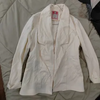 کت شیری سفید