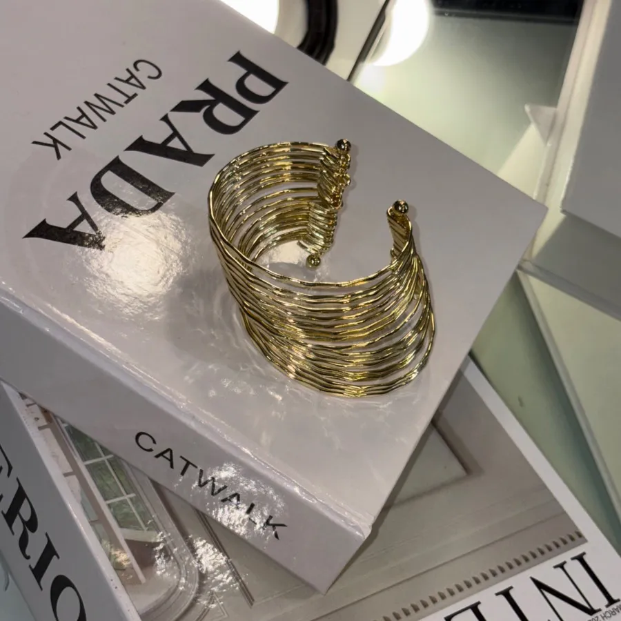 بنگل و دستبند النگویی