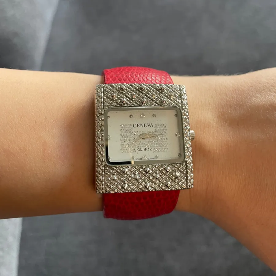 ساعت دخترانه