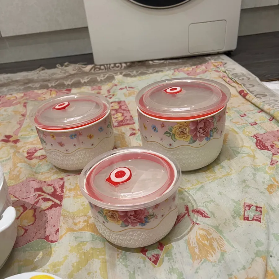 تعدادی ظروف اشپزخانه