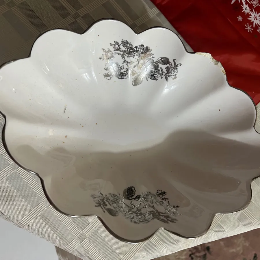 اجیل خوری و شیرینی خوری