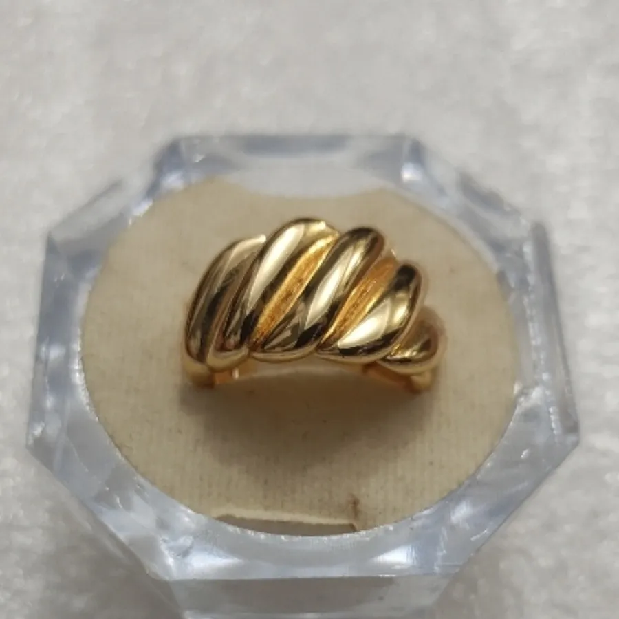 انگشتر زیبا،خاص وبا کیفیت