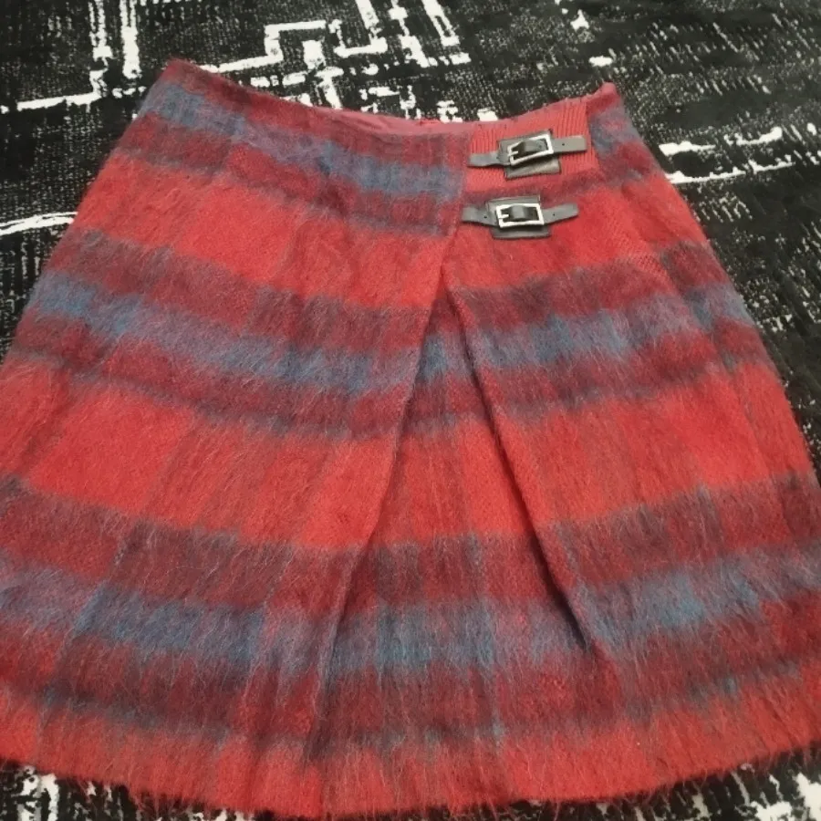 دامن پشمی قرمز ترک