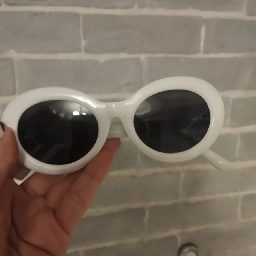 عینک آفتابی سفید