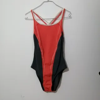 مایو زنانه شنا استخر