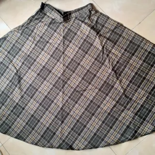 دامن کلوش ، پشمی چهارخانه