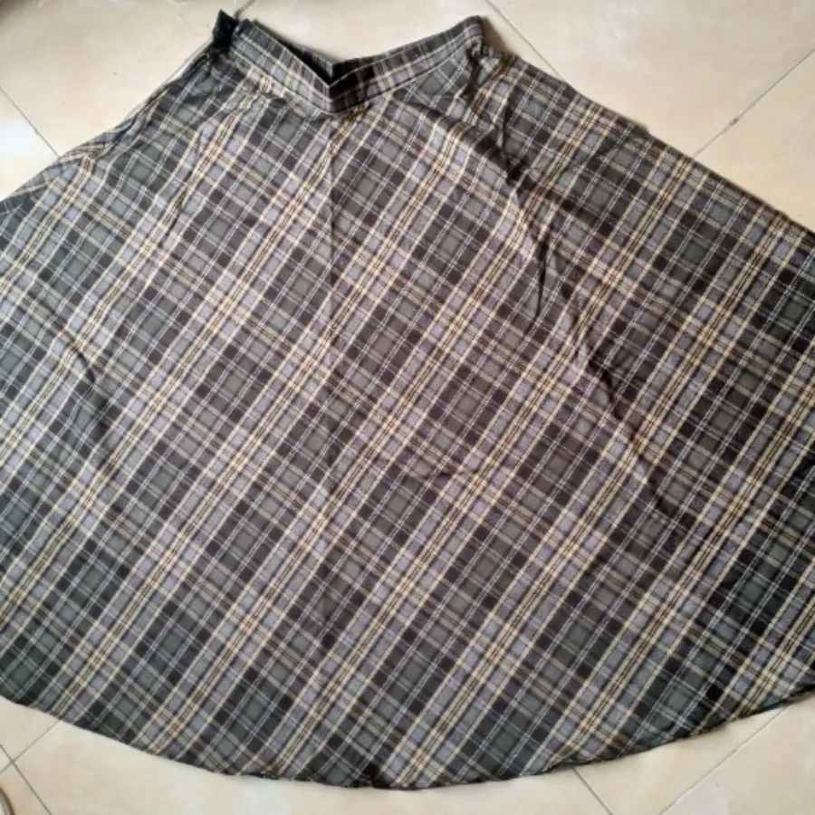 دامن کلوش ، پشمی چهارخانه