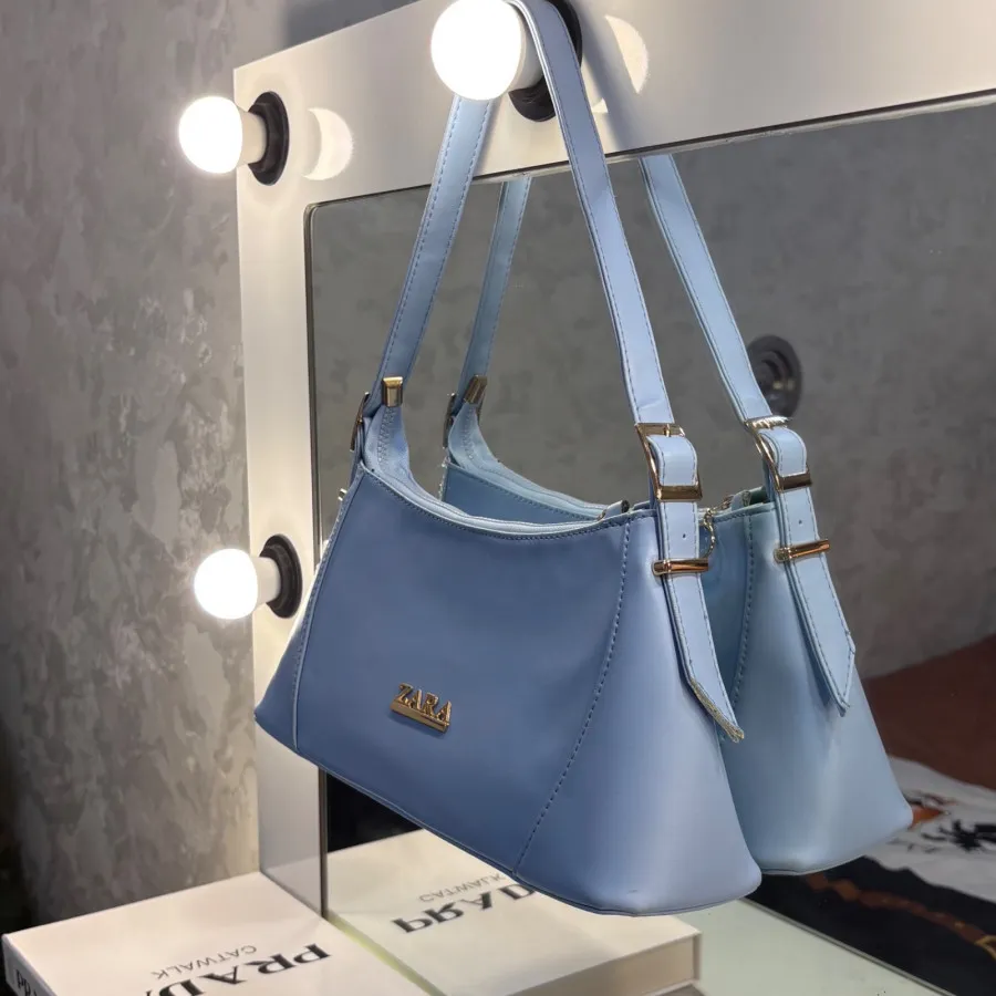 کیف آبی روشن دوشی