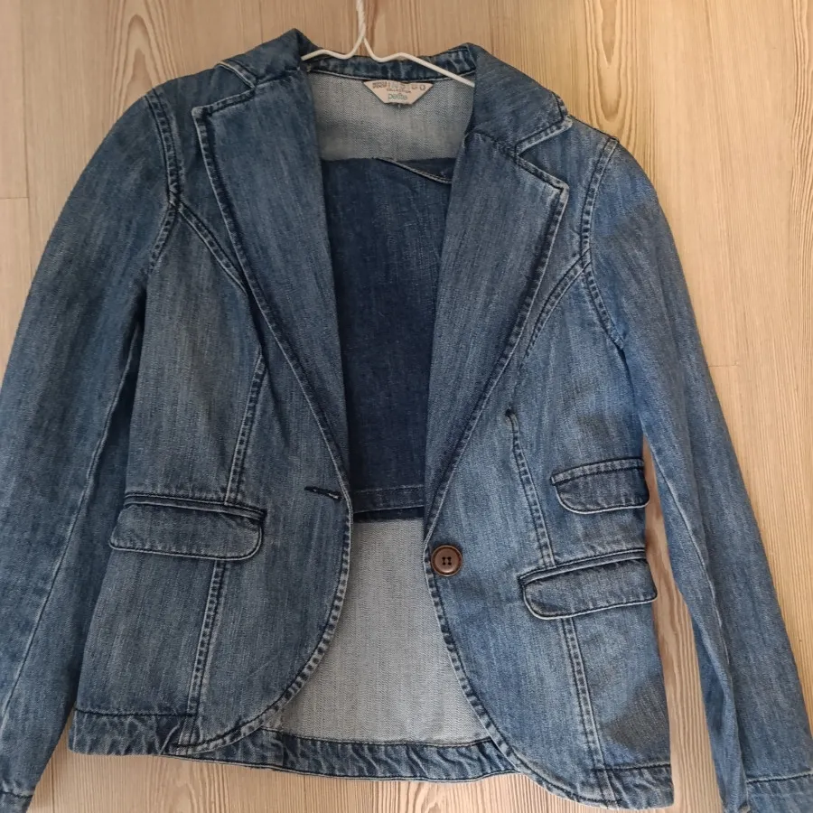 کت و دامن لی