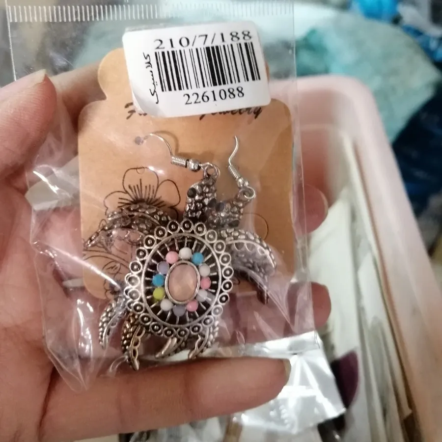 گوشواره فانتزی رنگ ثابت