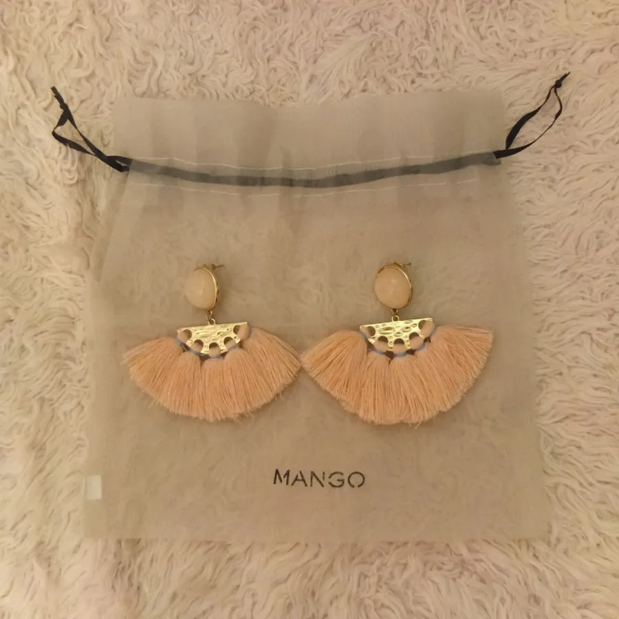 گوشواره منگو