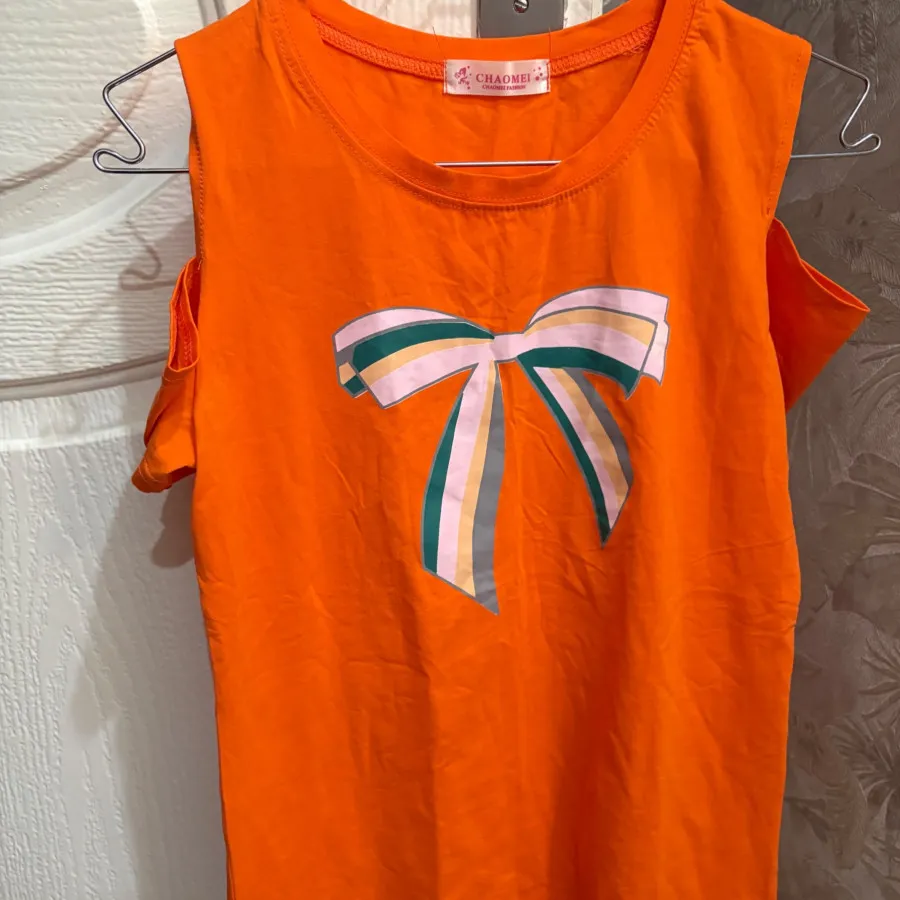 تیشرت سر شانه باز