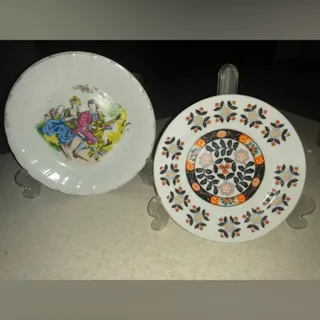 دو تا نعلبکی قدیمی