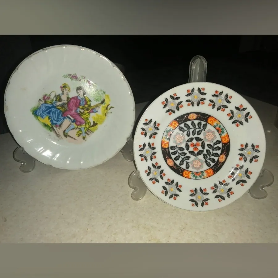 دو تا نعلبکی قدیمی