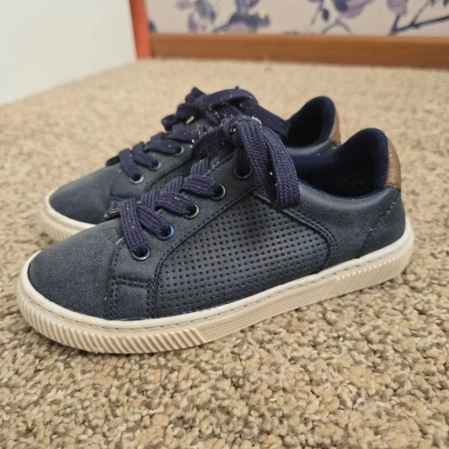 کفش دور‌ دوختِ سالیان