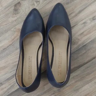 کفش سرمه ای