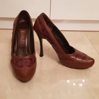 کفش پاشنه بلند