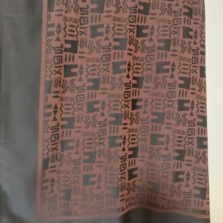 روسری با طرح اشکال کلاسیک