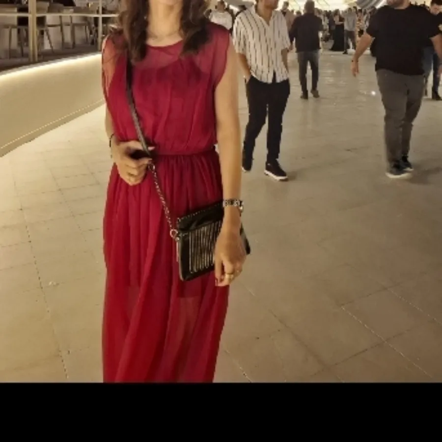 پیراهن قرمز