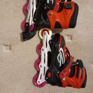 کفش اسکیت قرمز