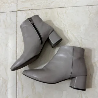 نیم بوت پاشنه دار