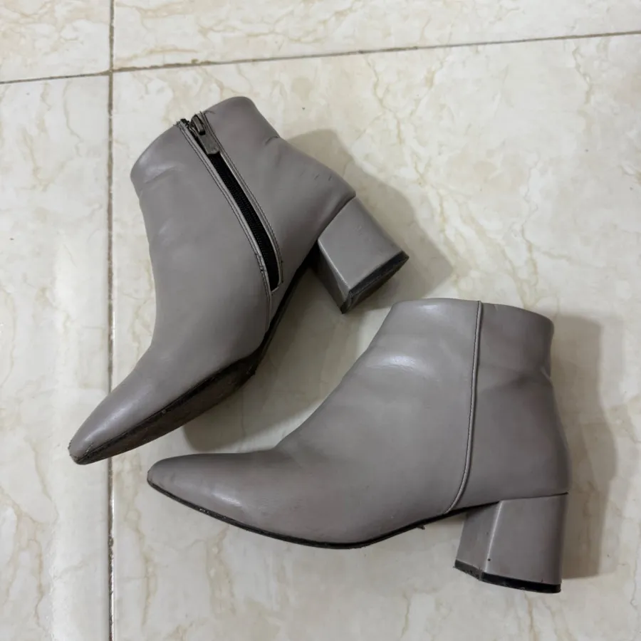 نیم بوت پاشنه دار