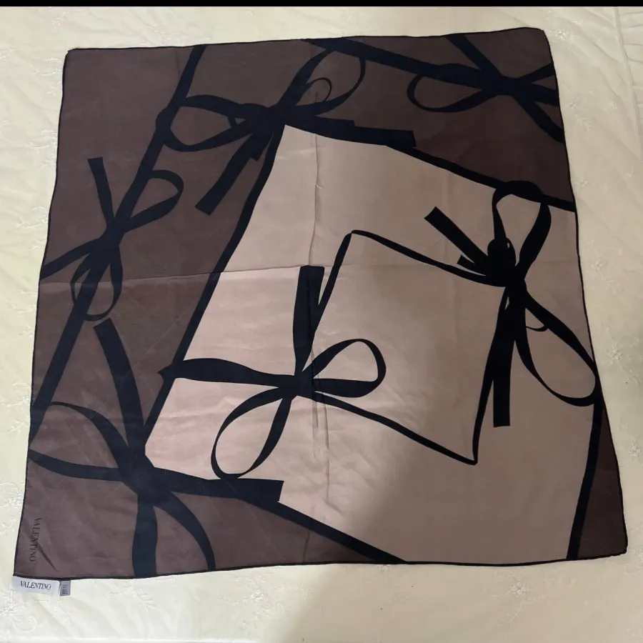 روسری اورجینال والنتینو❌