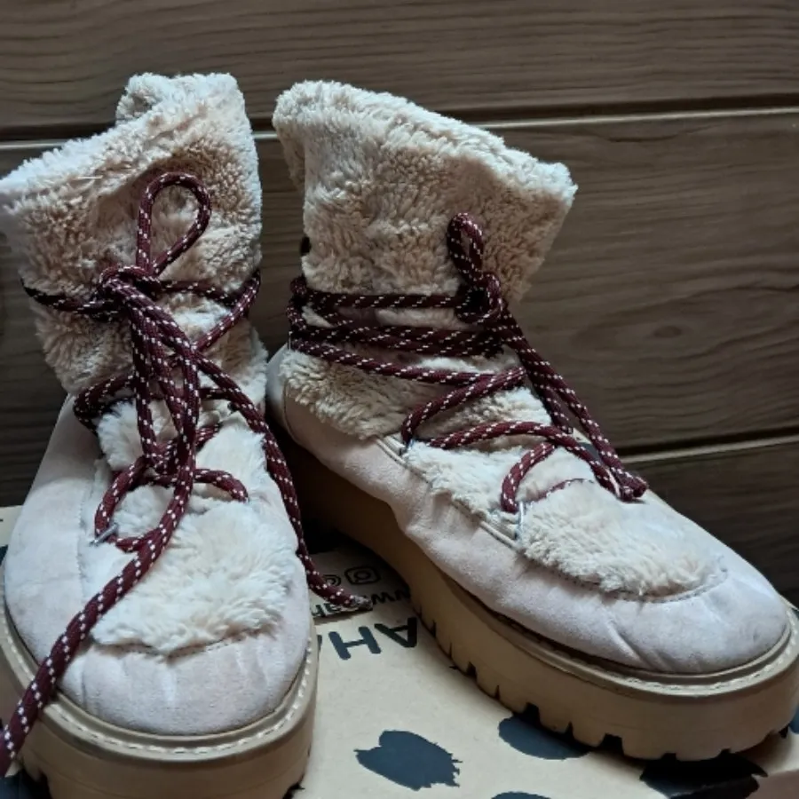 بوت جذاب استرادیواریوس