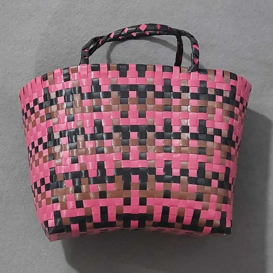 سبد دستبافت سرخابی