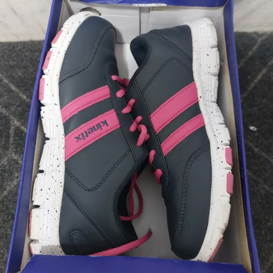 کفش مارک kinetix