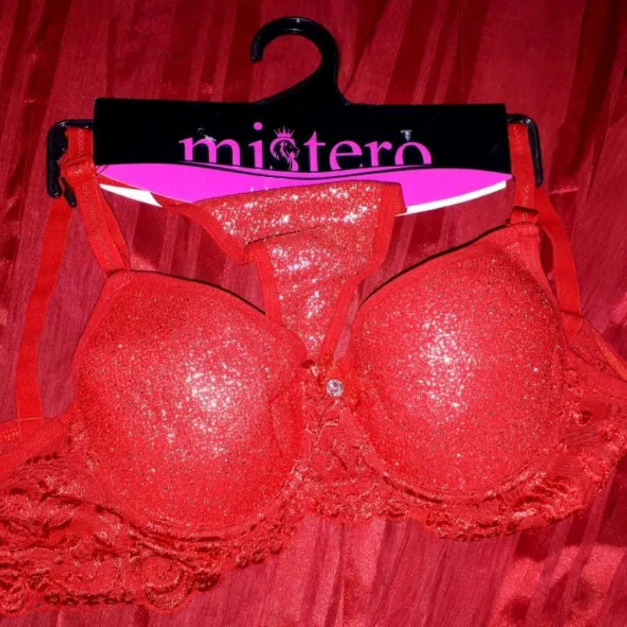 ست لباس زیر اکلیلی