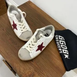 اسنیکرز golden goose