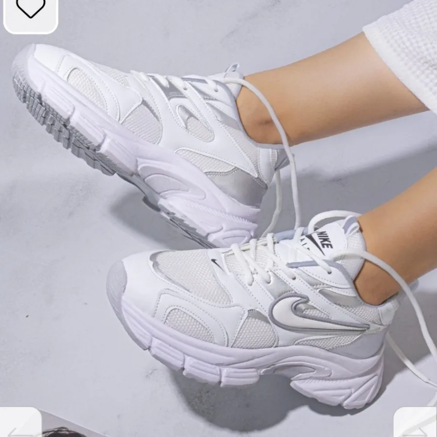 کتونی سفید طوسی