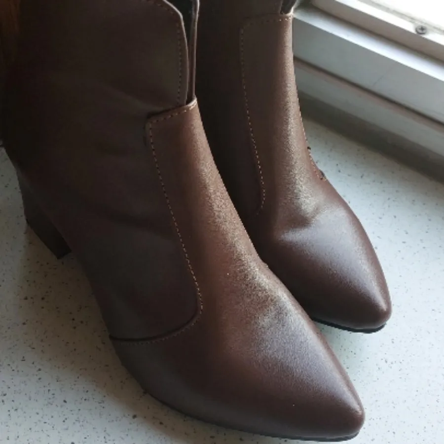 بوت قهوه‌ای