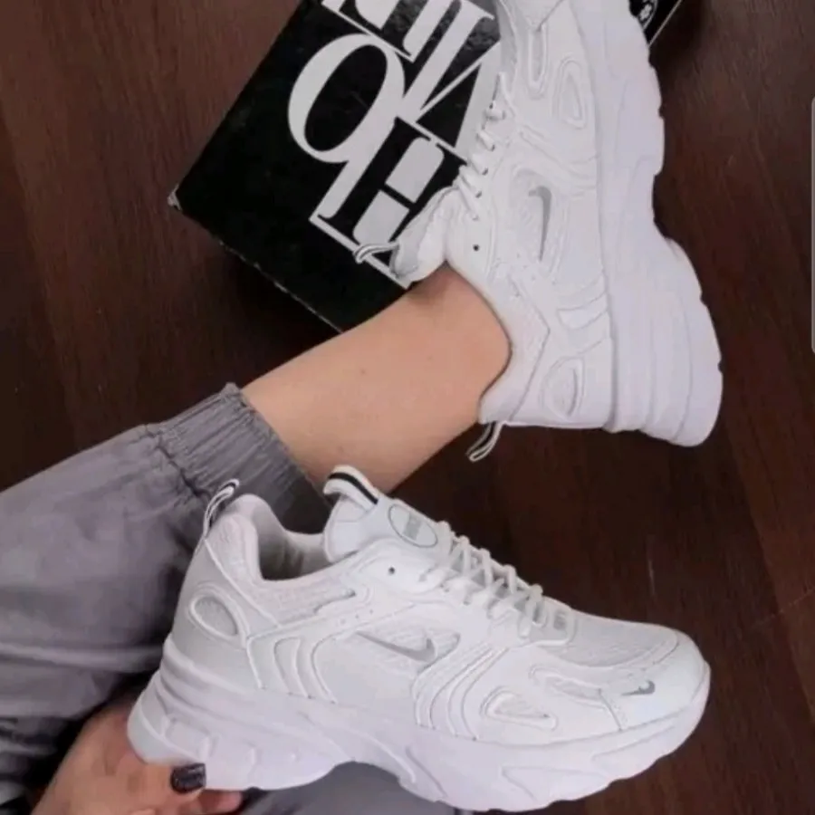 کتونی سفید نایک