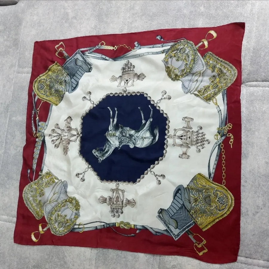 سکارف یا دستمال گردن