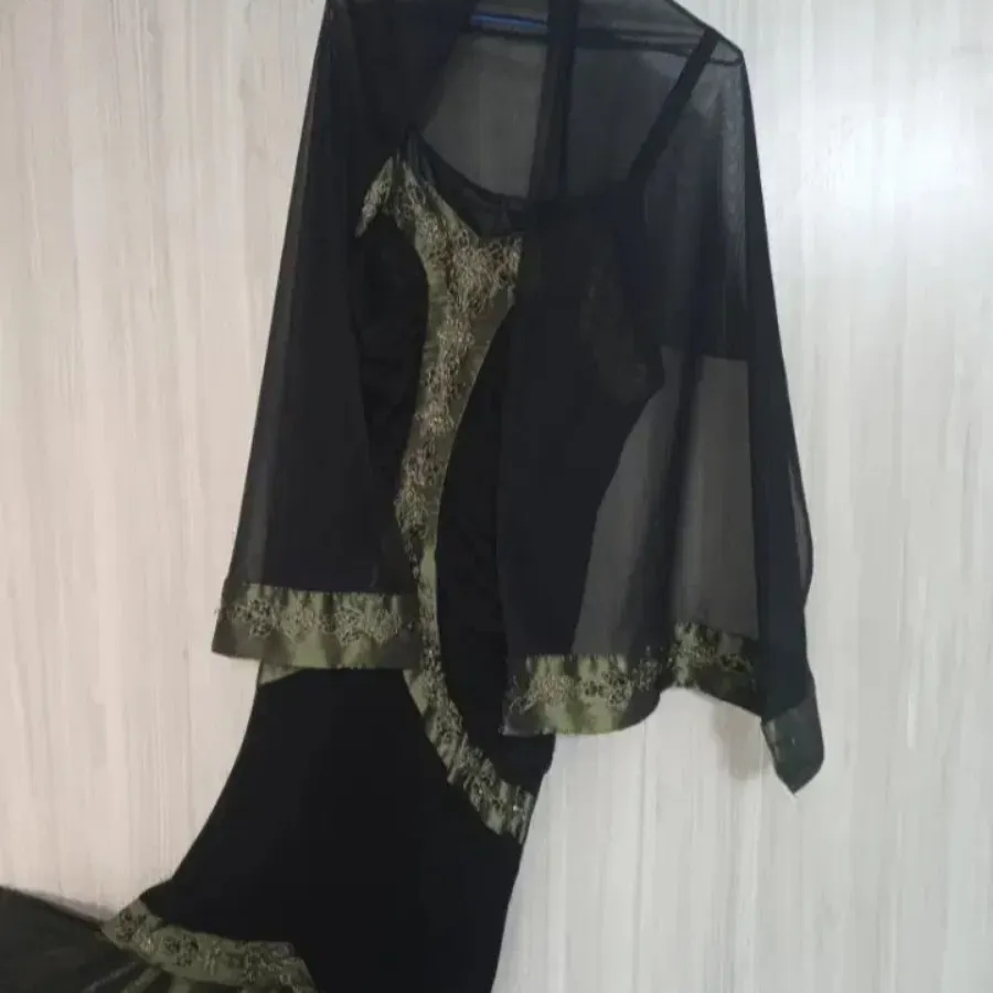 لباس مجلسی و شالش