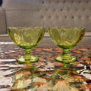 دو عدد بستنی خوری