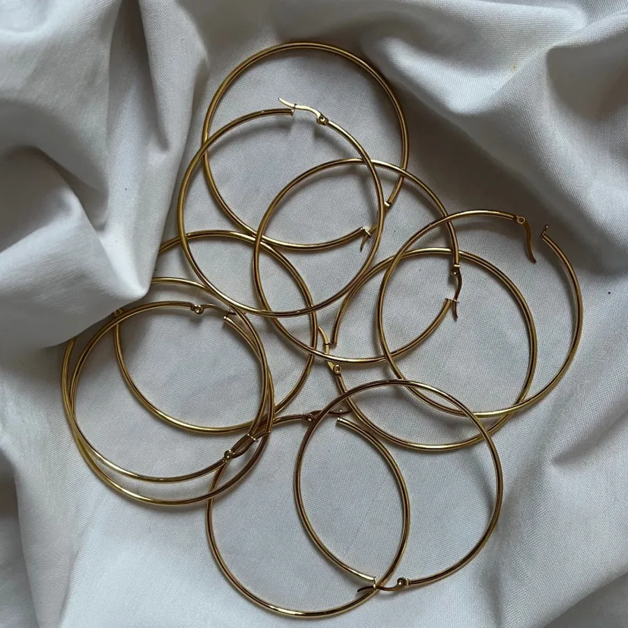 گوشواره حلقه‌ای بزرگ