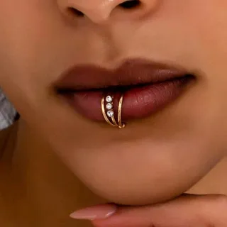 حلقه و اکسسوری لب