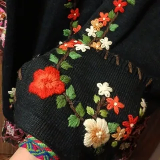 وست بافت 
تماما گلدوزی