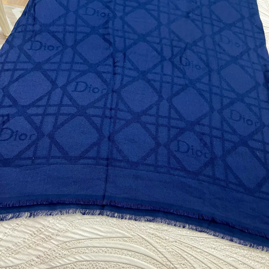 روسری مارک دیور