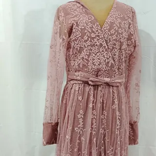 پیراهن گل‌بهی بلند